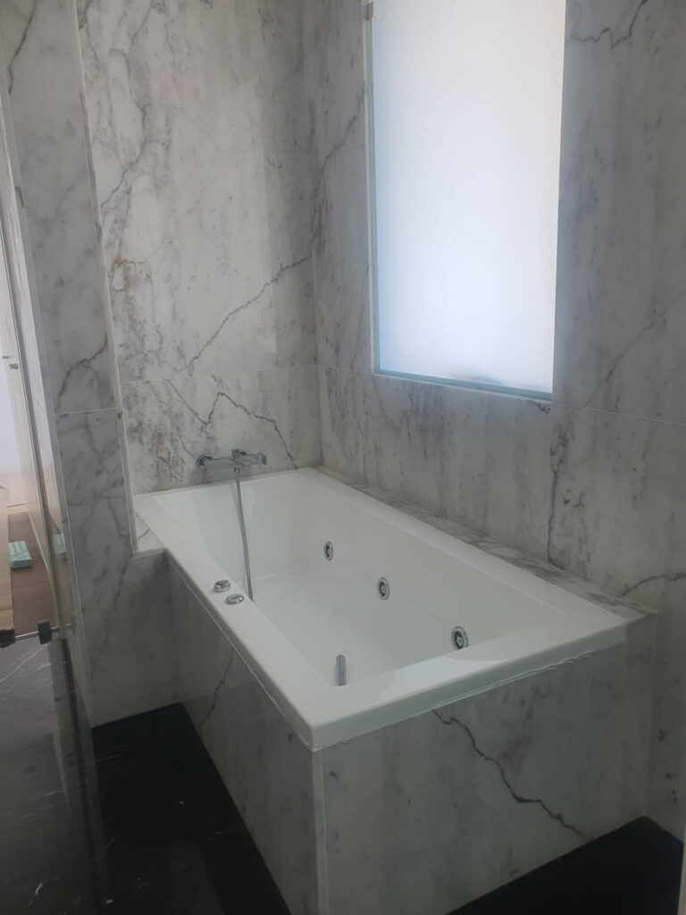 Ванная комната из камня мрамор  Бьянко Ибица (Bianco Ibiza)